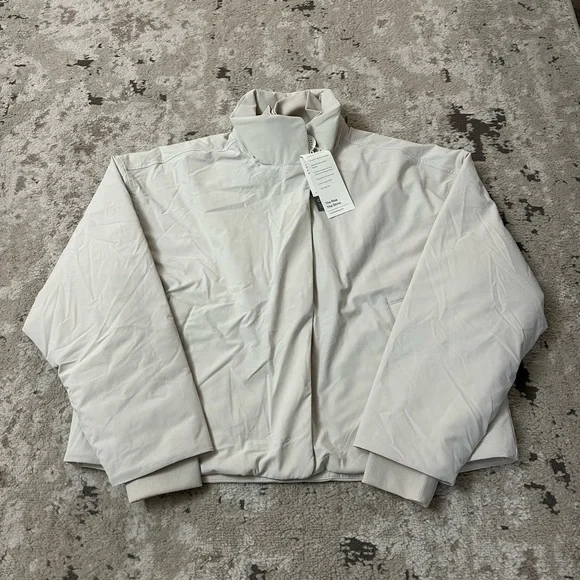 Vuori Sky Puffer Jacket Size Large NWT in Milkweed - Picture 2 of 7